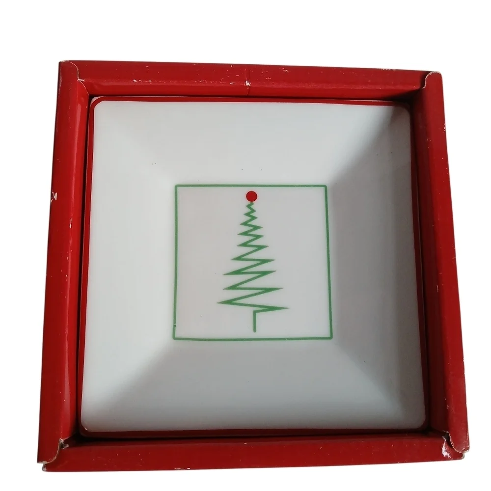 CRATE & BARREL Red Green 5.5